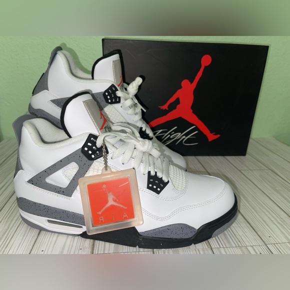 Preowned/Lightly Used: Air Jordan 4 Retro: Cement 4 Size 10 - Picture 3 of 11